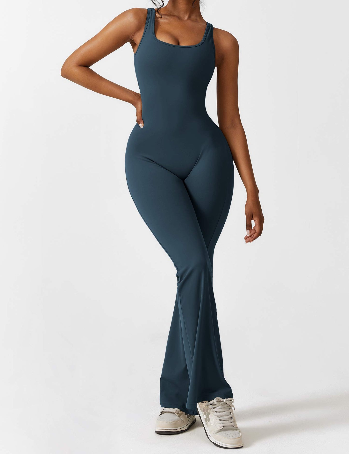 Ausgestellter Jumpsuit mit V-Rücken